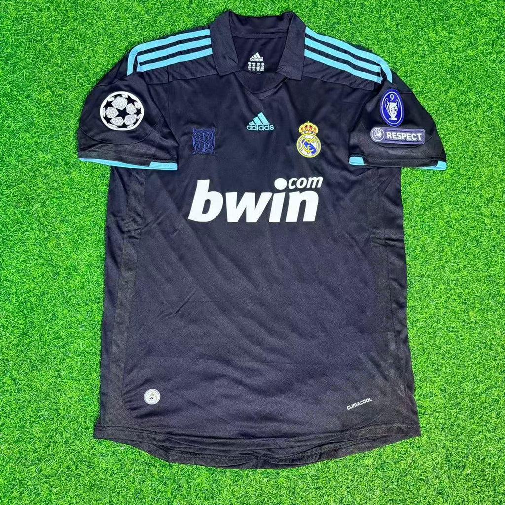 Sergio Ramos 4 – Real Madrid 2009/2010 Auswärtstrikot Retro Fußball Trikotsatz