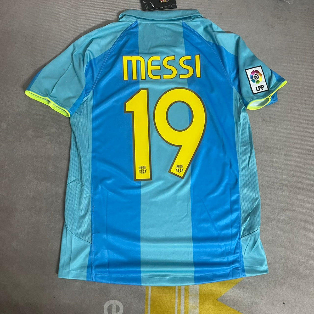 Lionel Messi Barcelona Blau Gelb Nummer 19 Erstes Debüt Retro Trikot Maillot Maglia Fußballtrikot