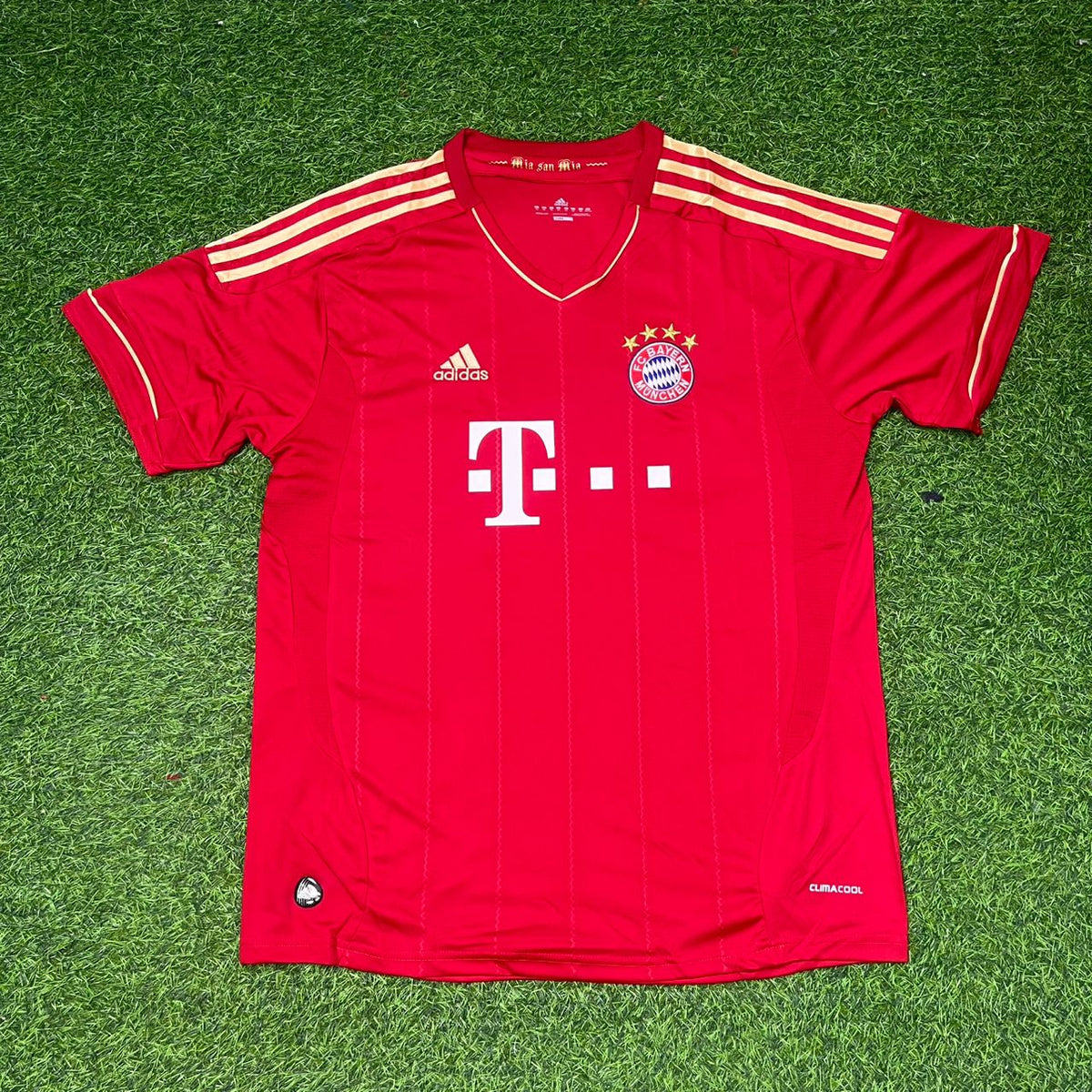 Ivica Olić #11 Bayern Munich 2011-2013 Football Jersey
