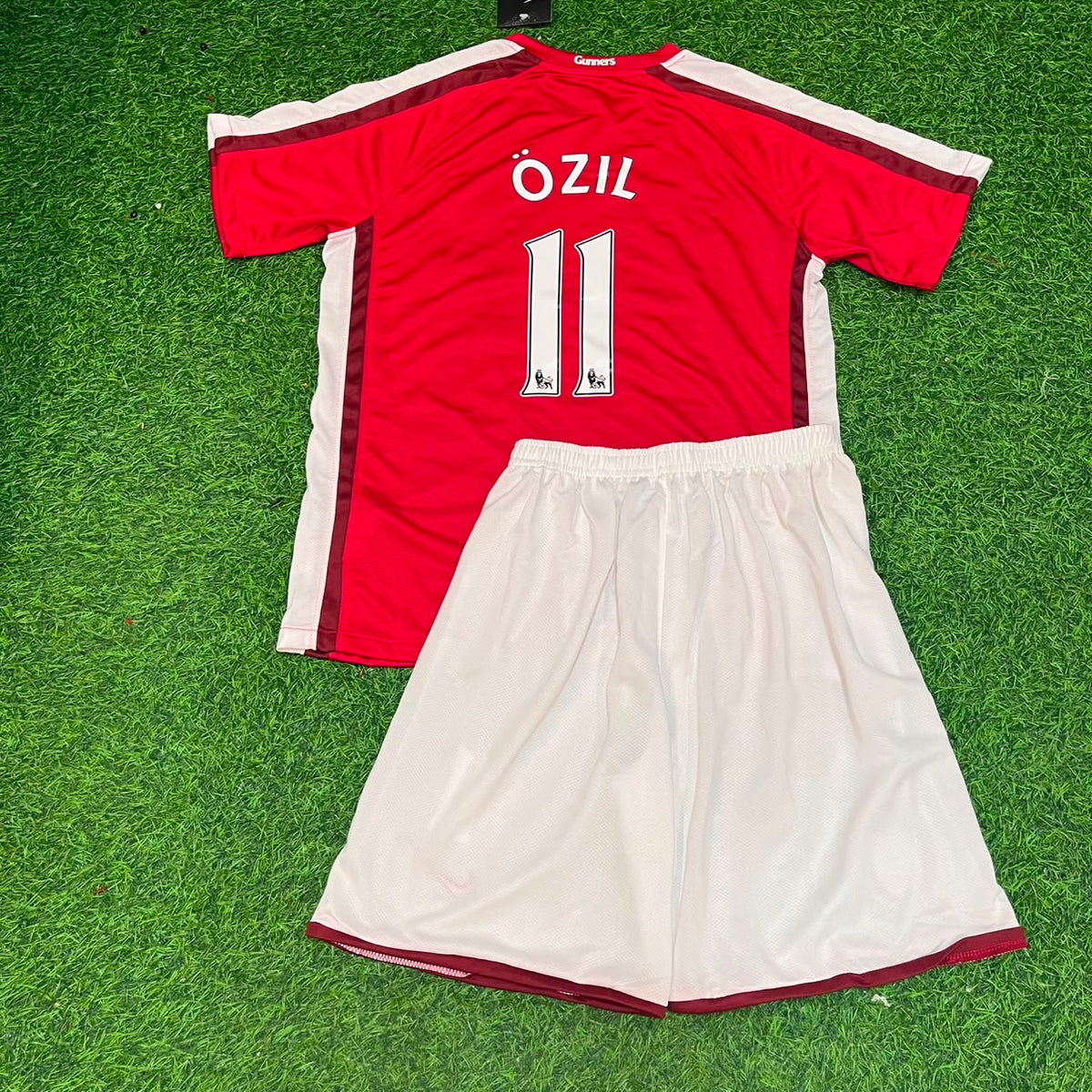 Mesut Özil Arsenal 2008/2010 Retro Kids Football Jersey Kit