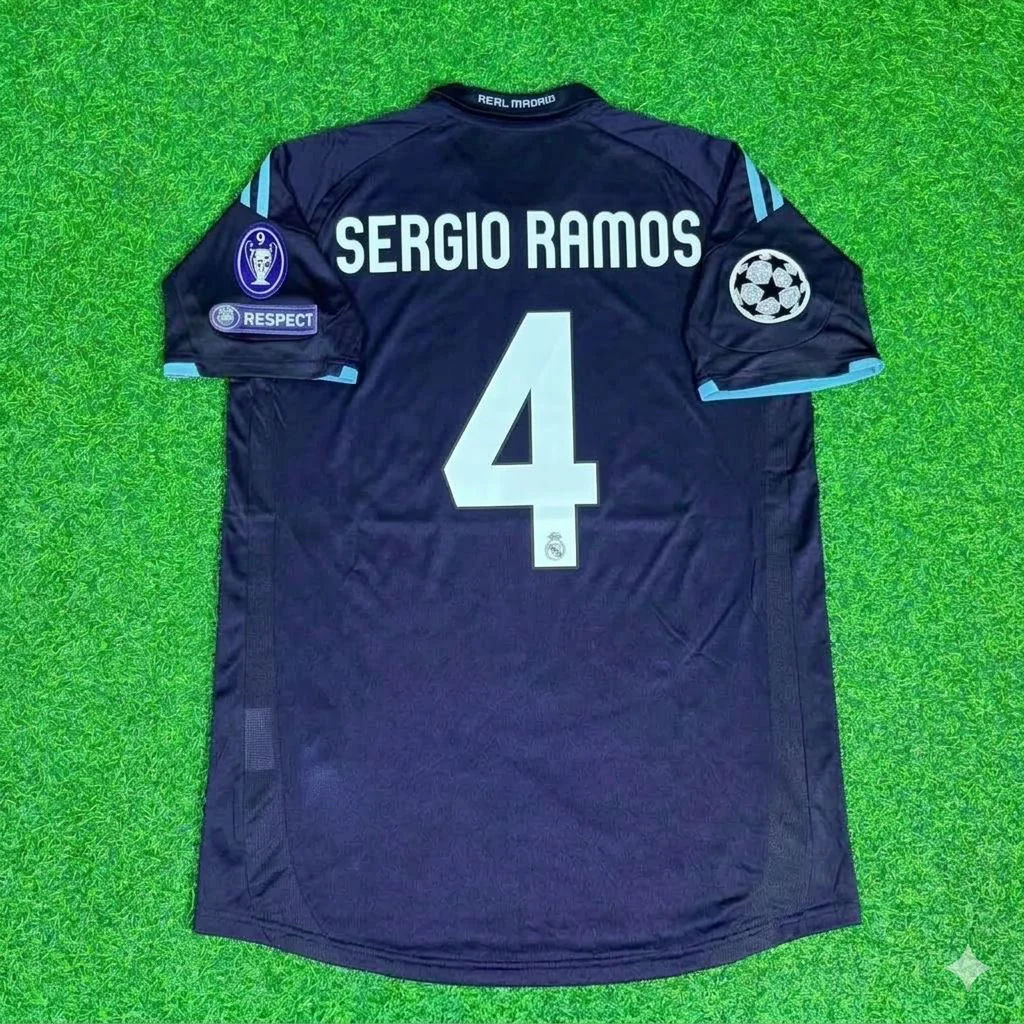 Sergio Ramos 4 – Real Madrid 2009/2010 Auswärtstrikot Retro Fußball Trikotsatz