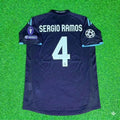Sergio Ramos 4 – Real Madrid 2009/2010 Auswärtstrikot Retro Fußball Trikotsatz